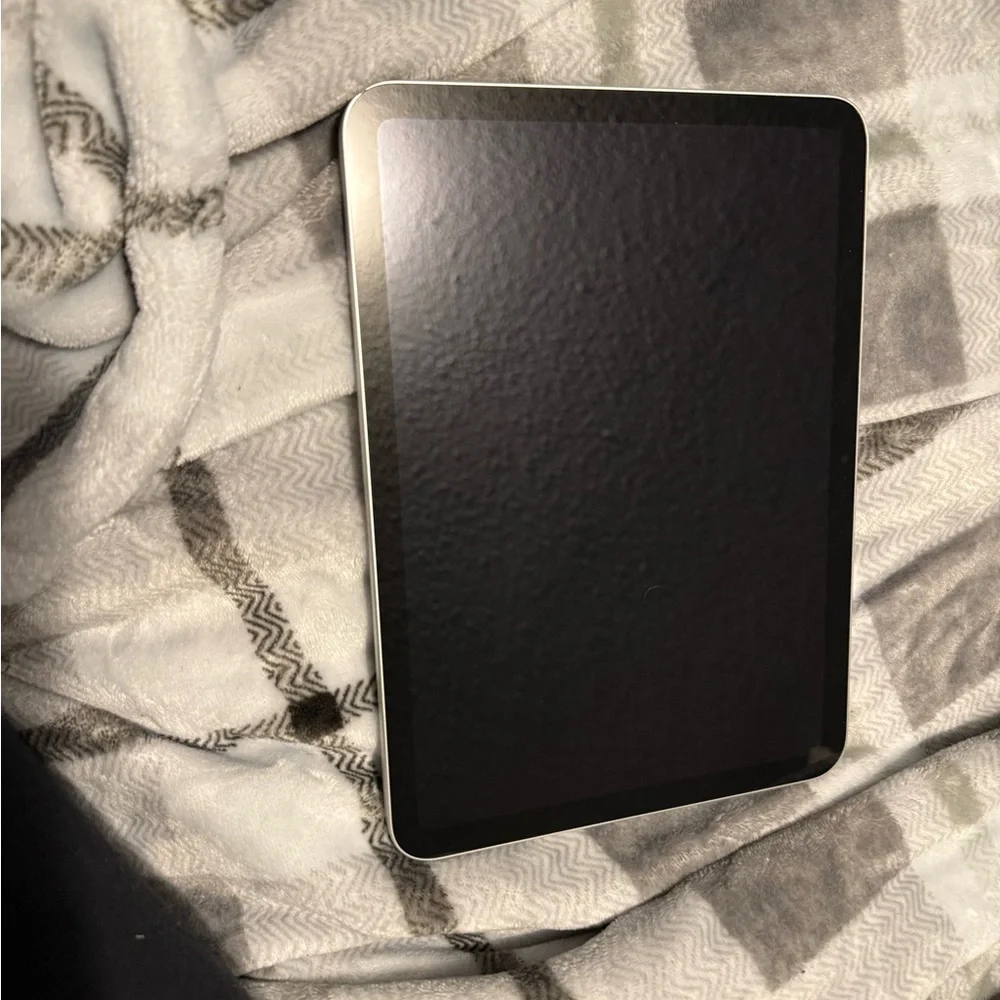 Apple Silver iPad Sleek Design Tablet